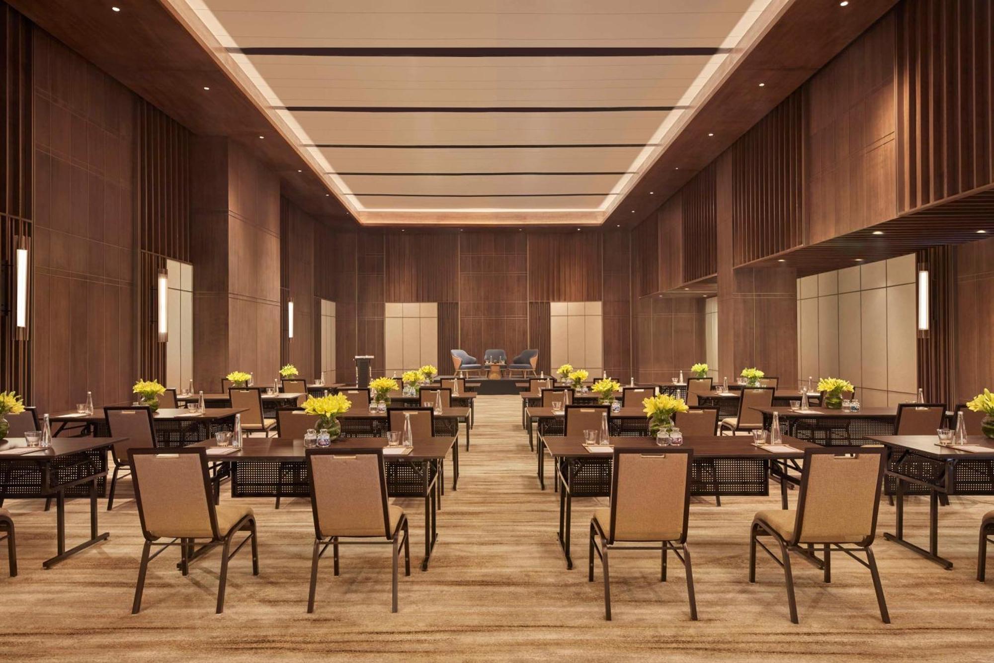 Hilton Gurugram Baani City Centre Gurgaon Exterior foto